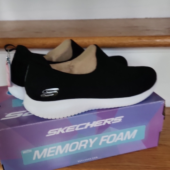 Skechers, Black Knit Slip-On Sneakers, Women's, Sz 10 - Picture 5 of 7